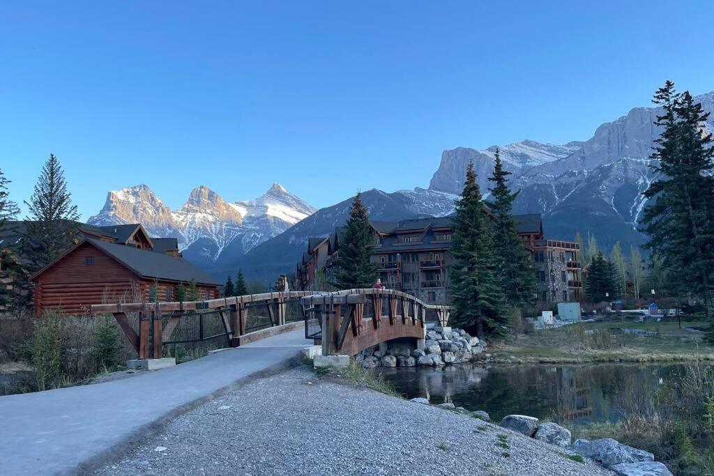 Unit #204 Cozy Mountain View 2Br In Canmore Downtown Apartamento Exterior foto