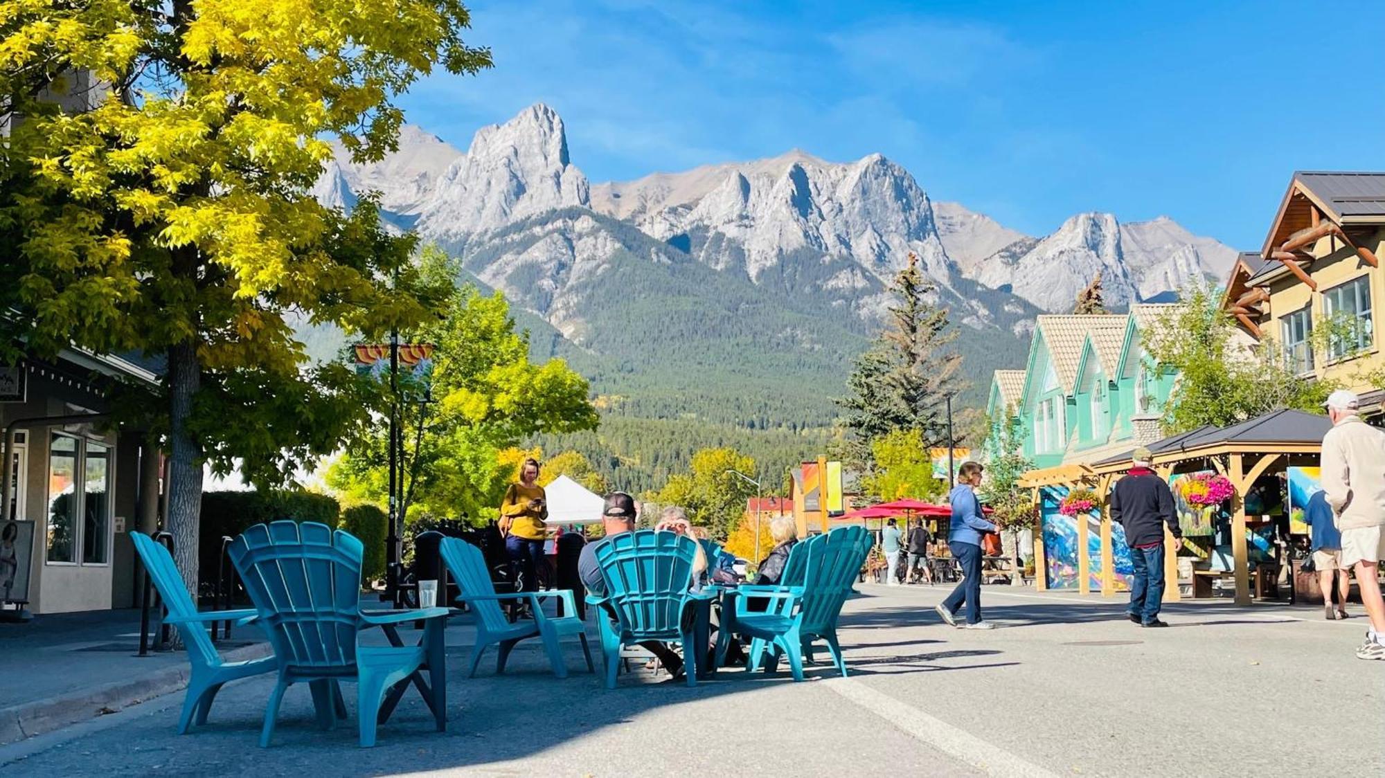 Unit #204 Cozy Mountain View 2Br In Canmore Downtown Apartamento Exterior foto